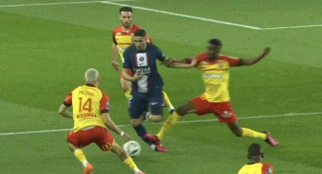 bwin必赢-【法甲】姆巴佩传射梅西破门！巴黎主场3比1朗斯